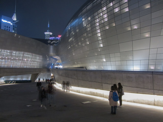 首爾東大門設計廣場 晚上夜色