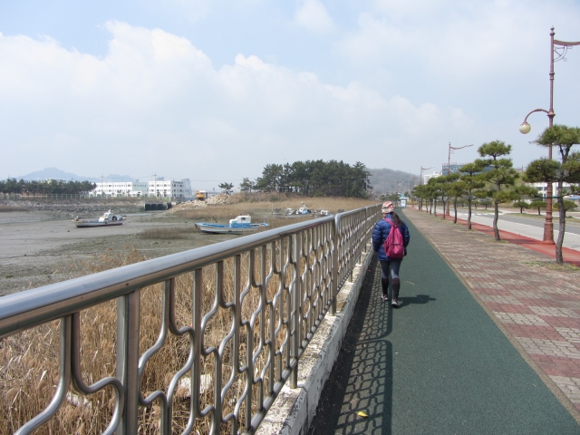 木浦草笠岩文化城步行往木浦火車站沿途景色