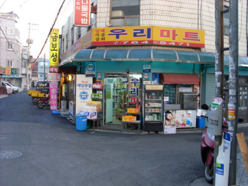 韓國仁川機場巴士安國洞站步行往住宿區沿途街景