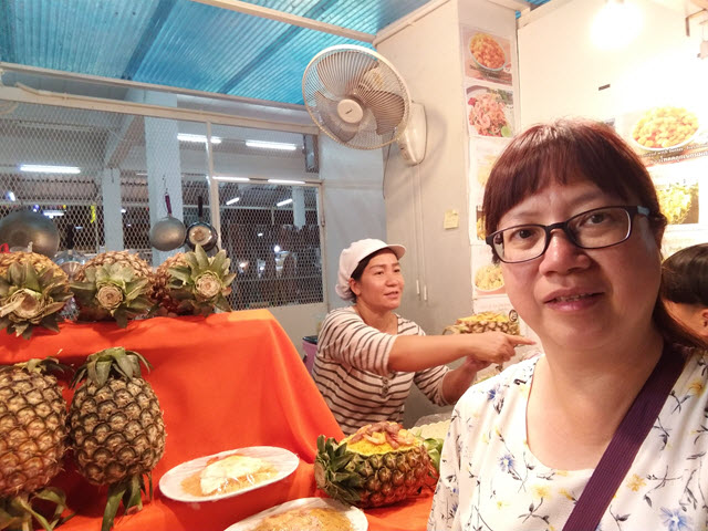 泰國清萊 清萊夜市食街區菠蘿炒飯攤檔