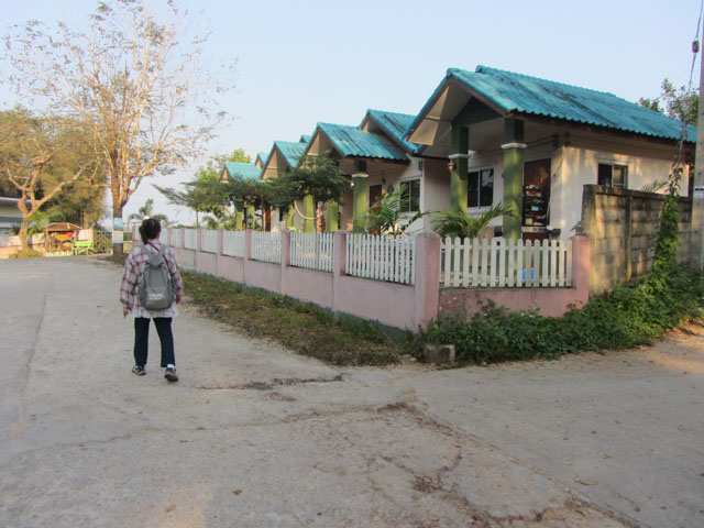 清萊 黑廟 步行往 Somdet Phra Park 及 Nong Bua 湖