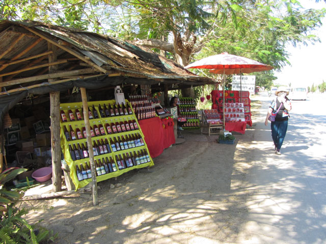 泰國清萊、美塞主幹公路旁 草莓店舖、攤販