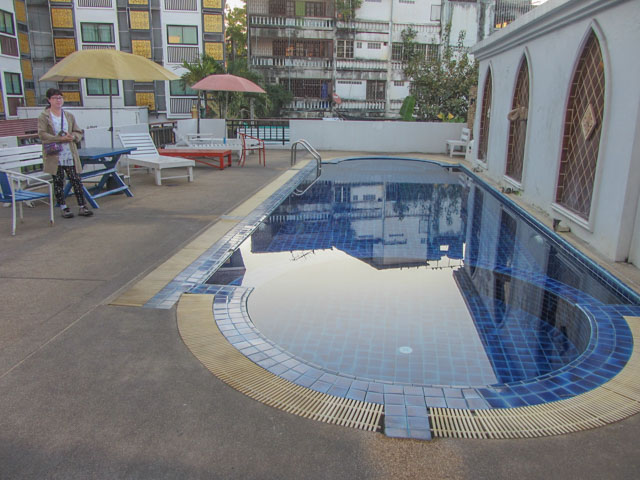 泰國清邁舊城區住宿: 旺布拉帕大飯店 (Wangburapa Grand Hotel) 泳池