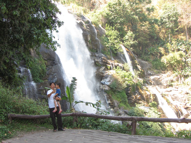 泰國 茵他儂國家公園 (Doi Inthanon National Park) - 瓦基拉坦瀑布 (Wachirathan Waterfall)