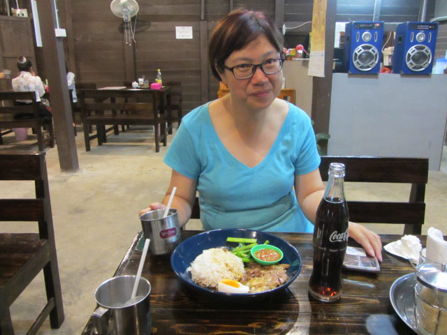 泰國夜沙良 (Mae Sariang / อำเภอแม่สะเรียง) 餐廳晚餐