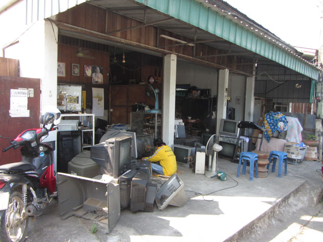 泰國夜沙良 (Mae Sariang / อำเภอแม่สะเรียง) 舊電器回收/維修店