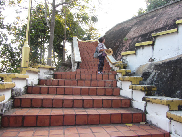 泰國北部湄宏順 (Mae Hong Son) Wat Phra That Doi Kong Mu 登山道