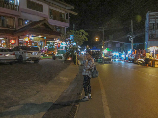 泰國北部湄宏順 (Mae Hong Son) 晚上街道