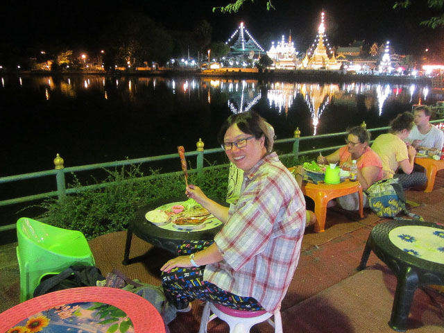 泰國北部湄宏順 (Mae Hong Son) 昌康湖 Lake Chong Kham 畔夜市晚餐