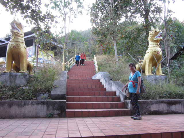 泰國 湄宏順 (Mae Hong Son) Wat Phra That Doi Kong Mu寺廟 登山口