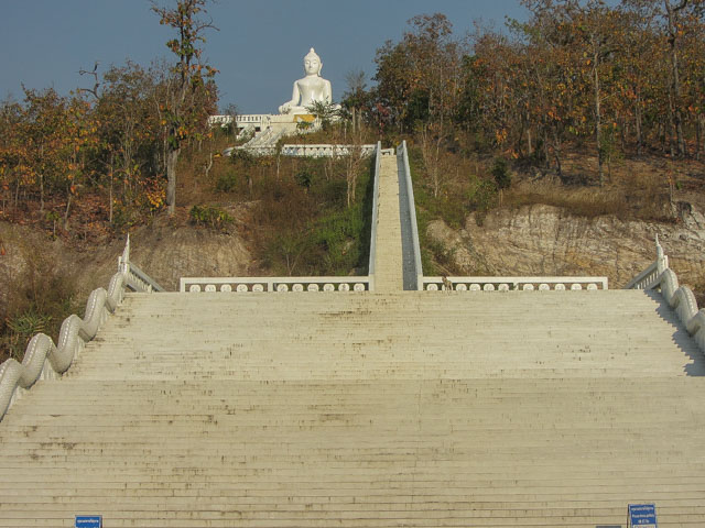 泰國 拜縣 (Pai) 白佛美茵寺 (Chedi Phra That Mae Yen) 往山頂拜縣巨型佛像 (Big Buddha Pai) 天梯