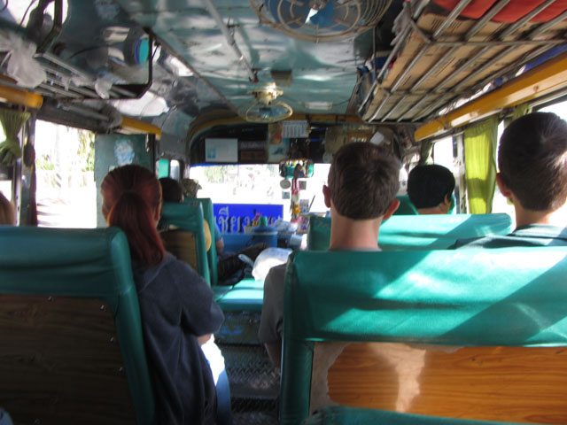泰國 Huai Khrai (ตำบล ห้วยไคร้) 乘巴士往美塞