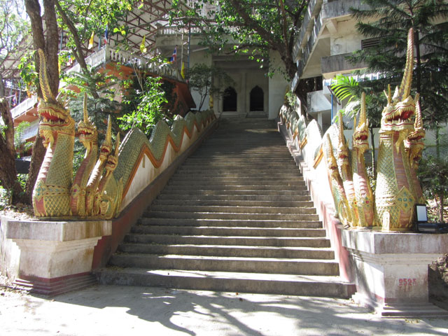 泰國美塞鎮 泰緬邊境 Wat Tham Pha Chom 入口