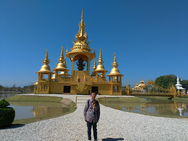 泰國清萊白廟 金碧輝煌的博物館