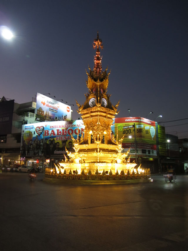 泰國清萊市清鐘樓夜色