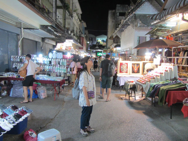 泰國清萊市 清萊夜市 服飾、家庭用品、雜貨區