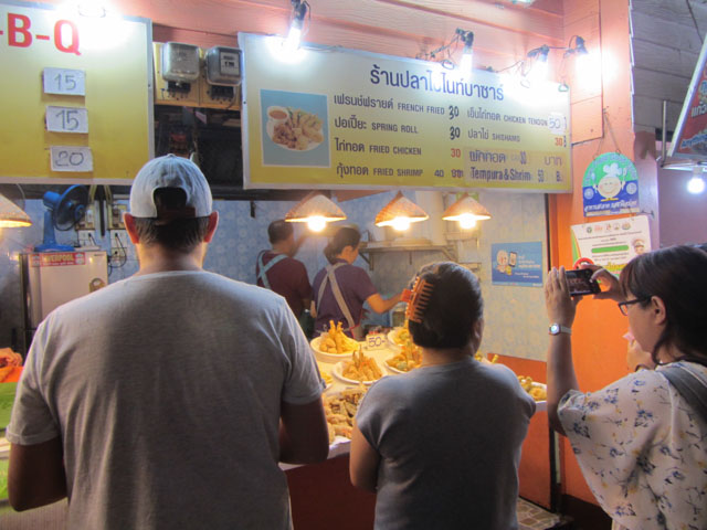 泰國清萊 清萊夜市食街區天婦羅攤檔