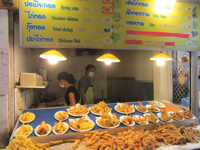 泰國清萊 清萊夜市食街區天婦羅攤檔