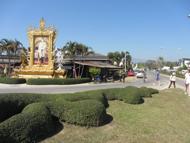 泰國清萊 白廟入口前街道
