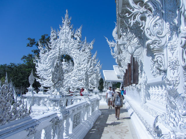 泰國清萊 白廟主廟旁長廊