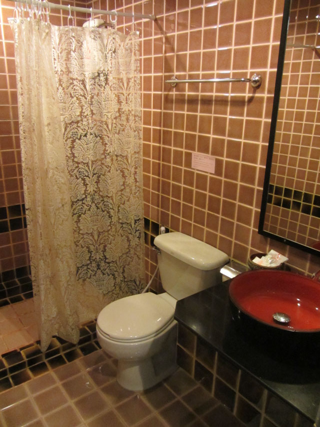 泰國清邁舊城區住宿: 旺布拉帕大飯店 (Wangburapa Grand Hotel) 浴室