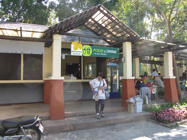 泰國清邁拉查帕皇家花園(Royal Park Rajapruek)內休憩所售賣飲料和小吃
