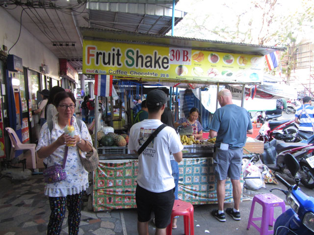 泰國清邁古城內的芒果 Fruit Shake 攤販