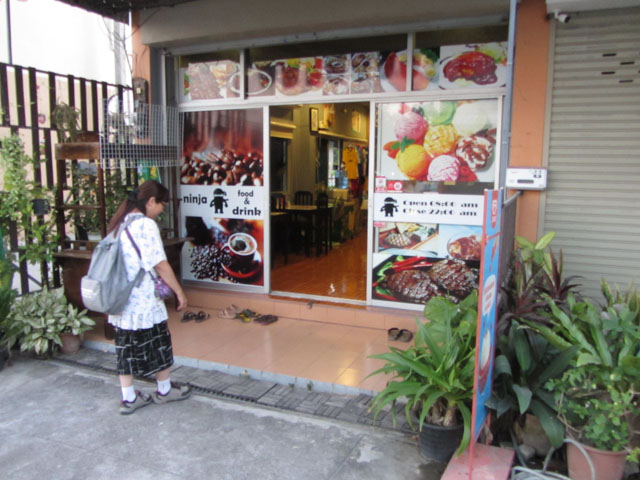 泰國 Chom Thong (宗通) 微笑旅館 (Smile Place) 附近的 NINJA 西式餐廳