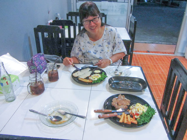 泰國 Chom Thong (宗通)  NINJA 西式餐廳晚餐