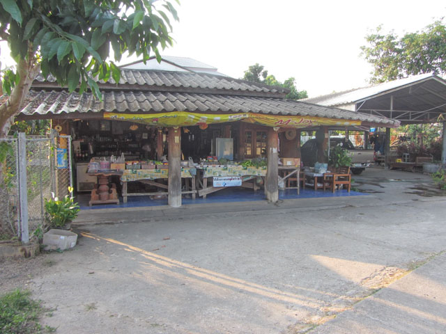泰國夜沙良 (Mae Sariang / อำเภอแม่สะเรียง) 村落商店