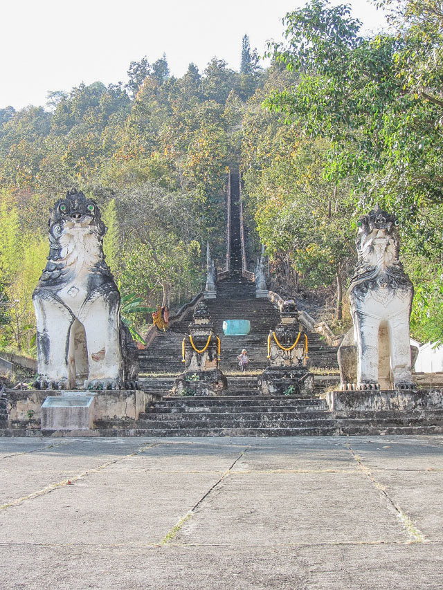 泰國北部湄宏順 (Mae Hong Son) Wat Phra Non (วัดพระนอน) - Wat Phra That Doi Kong Mu 登山口