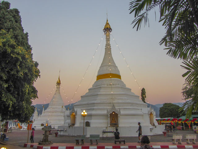 泰國北部湄宏順 (Mae Hong Son) Wat Phra That Doi Kong Mu 帕德空摩寺夜色
