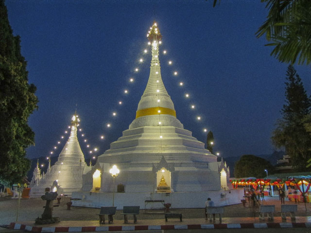 泰國北部湄宏順 (Mae Hong Son) Wat Phra That Doi Kong Mu 帕德空摩寺 夜色