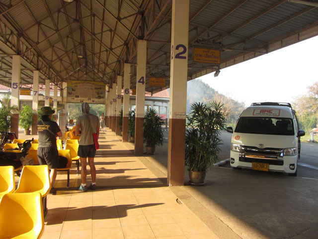 泰國 湄宏順 (Mae Hong Son) 湄宏順巴士總站 (Mae Hong Son Bus Terminal) Prempracha Transports 巴士月台