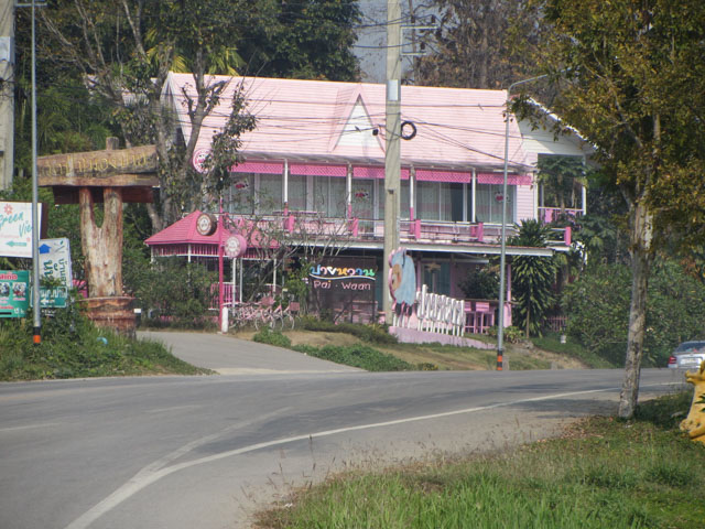 泰國 拜縣 (Pai) Pai Waan 粉紅小屋