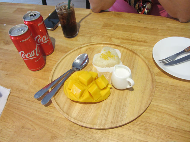 泰國清邁 塔佩門 (Tha Pae Gate) Travel Cafe 餐廳 芒果糯米飯 午餐