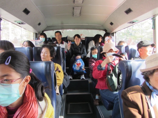 乘台灣好行巴士往安平古堡站
