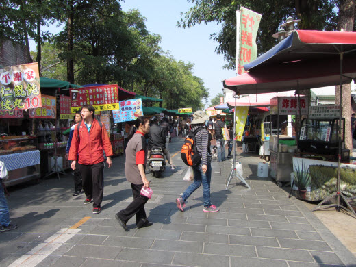 台南安平古堡街