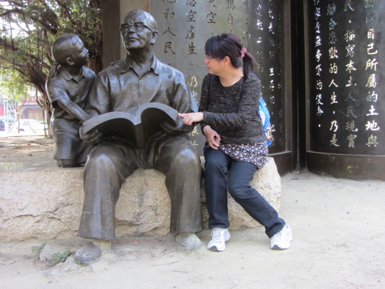 高雄中央公園 葉石濤先生雕像