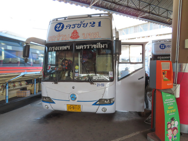 Nakhonchai 21 冷氣巴士