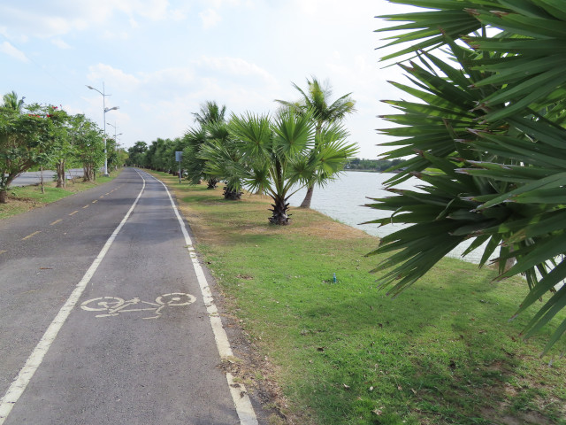 呵叻 Bung Ta Lua Water Park 湖畔緩步徑及腳踏車道