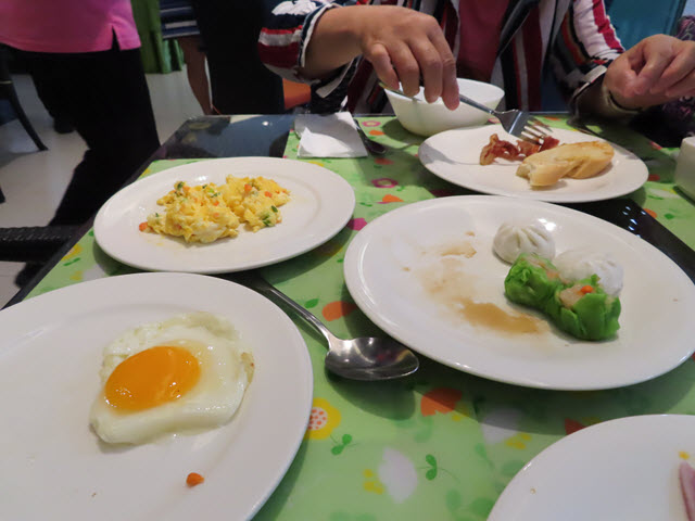 烏隆 卡文武里綠色飯店 (Kavinburi Green Hotel) 餐廳 自助早餐