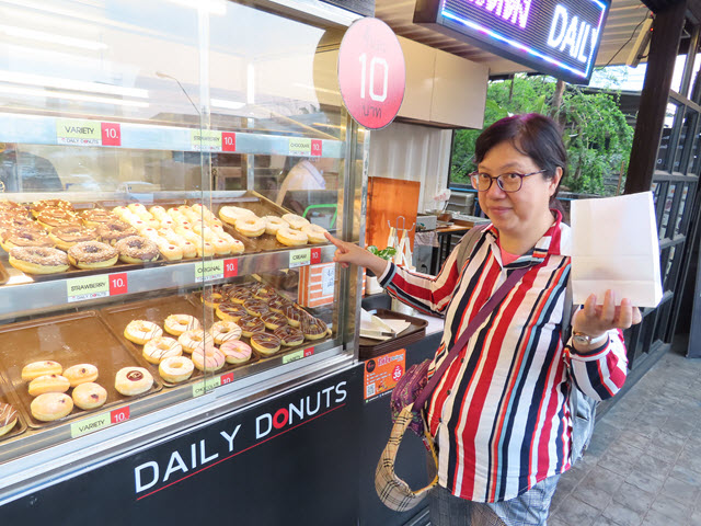 沙功那空 Sakon Nakhon Sa Phang Thong 湖 Daily Donuts