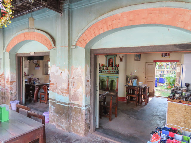 沙功那空 Sakon Nakhon 舊城區 ร้านข้าวเปียกโบราณฟรานซิสโก 餐館