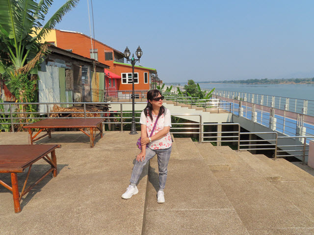 那空拍儂 (Nakhon Phanom) 湄公河畔