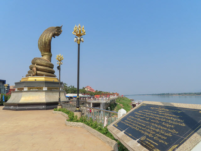 那空拍儂 Nakhon Phanom 湄公河畔 Naga Monument