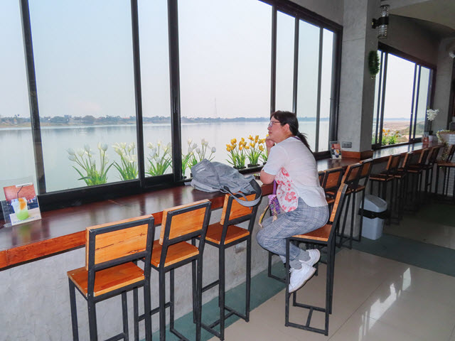 那空拍儂 Nakhon Phanom 湄公河畔 Two Twelve Kafa & Cha 咖啡廳