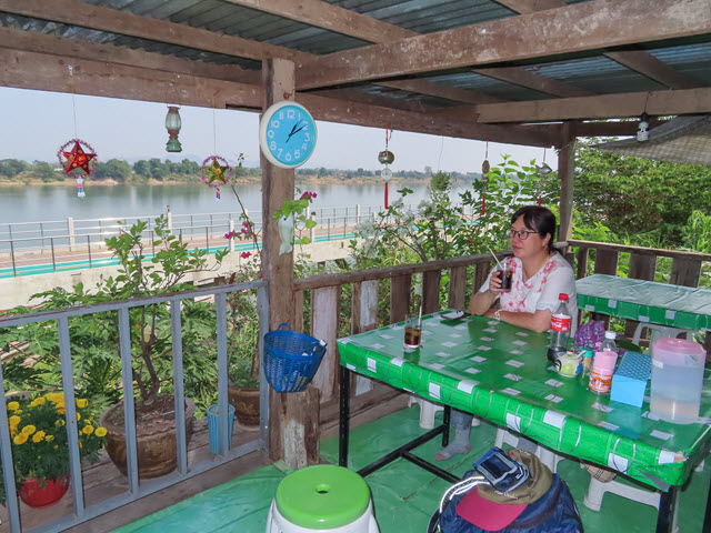 那空拍儂 Nakhon Phanom 湄公河畔 ร้านอาหารตามสั่ง 餐廳