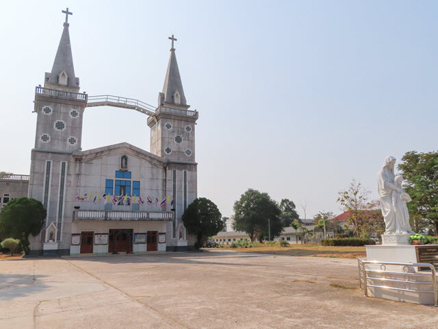 那空拍儂 Nakhon Phanom 湄公河畔 Saint Anna Nong Saeng Church