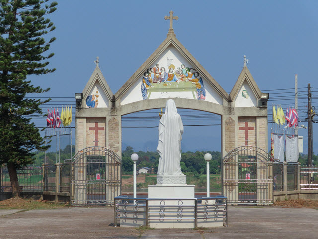 那空拍儂 Nakhon Phanom 湄公河畔 Saint Anna Nong Saeng Church